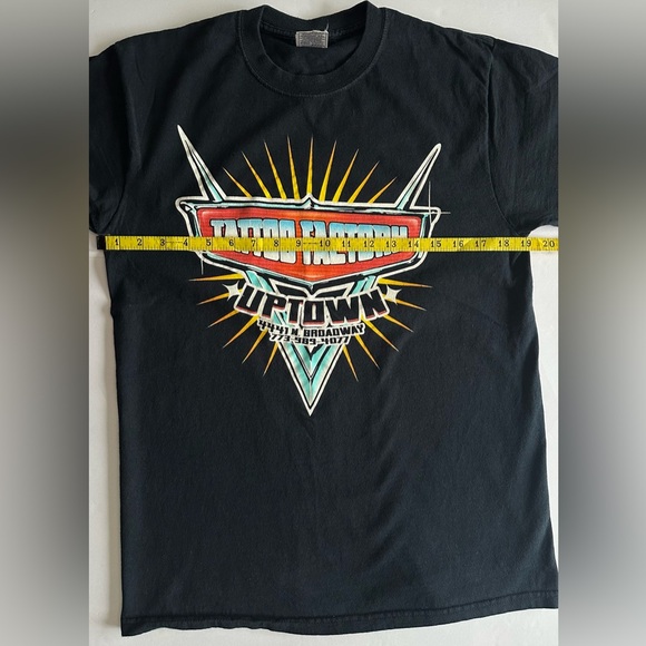 Y2K Fruit Of The Loom Heavy Tattoo Factory Uptown Graphic T-Shirt - Picture 6 of 9